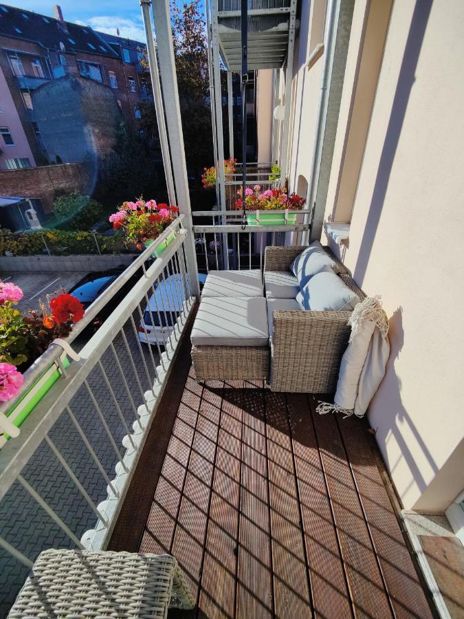 Neu Sanierte Wohnung Mit Balkon Und Stellplatz エアフルト エクステリア 写真