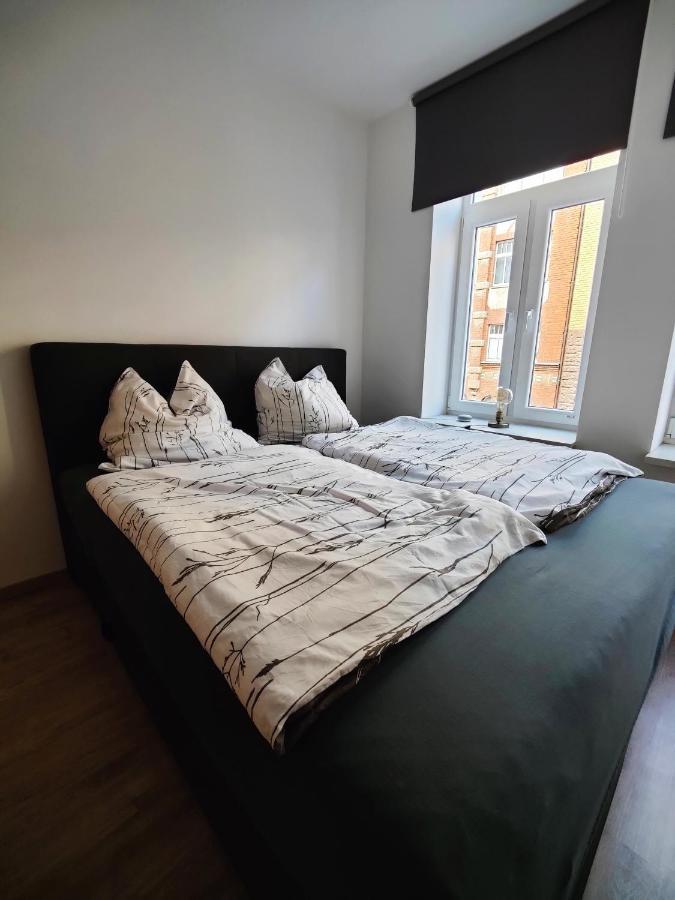 Neu Sanierte Wohnung Mit Balkon Und Stellplatz エアフルト エクステリア 写真
