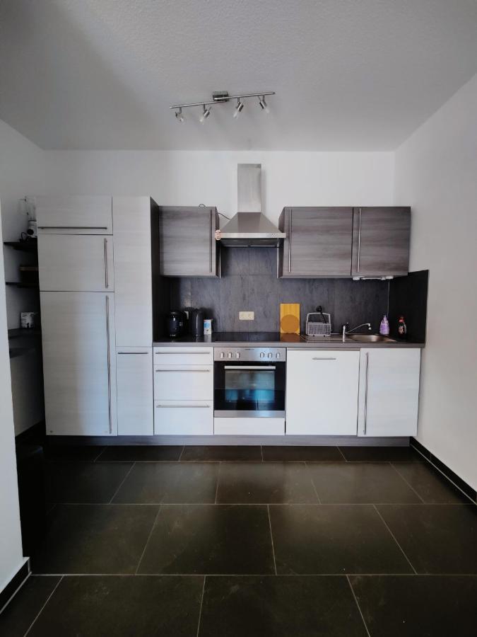 Neu Sanierte Wohnung Mit Balkon Und Stellplatz エアフルト エクステリア 写真