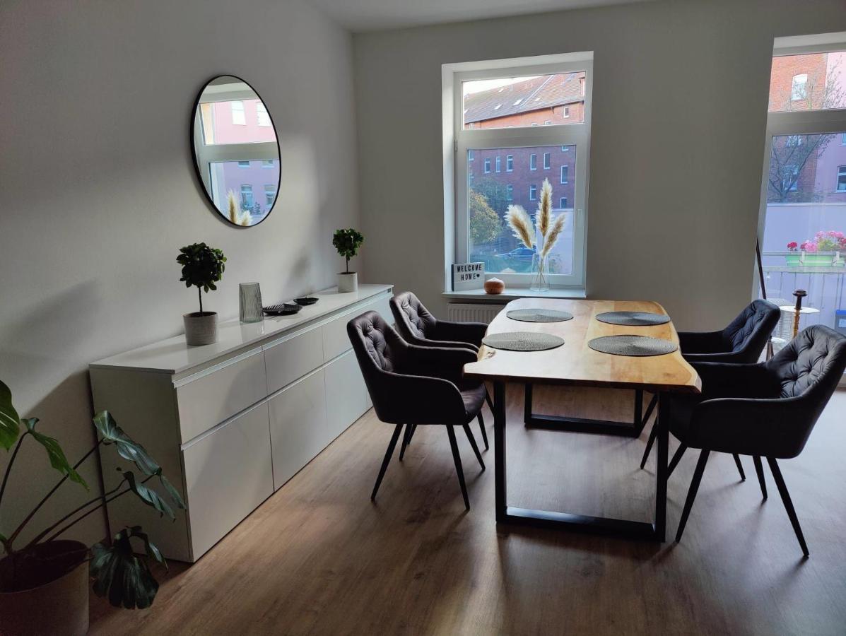 Neu Sanierte Wohnung Mit Balkon Und Stellplatz エアフルト エクステリア 写真
